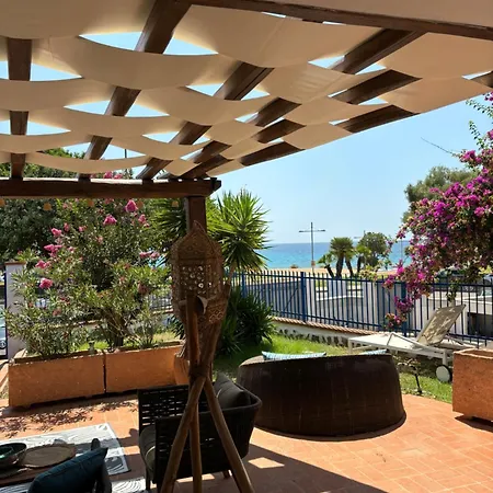 Fronte Mare Villa